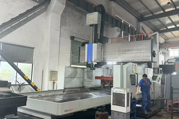 MNT MEINAITE large gantry milling machine processing a machine bed