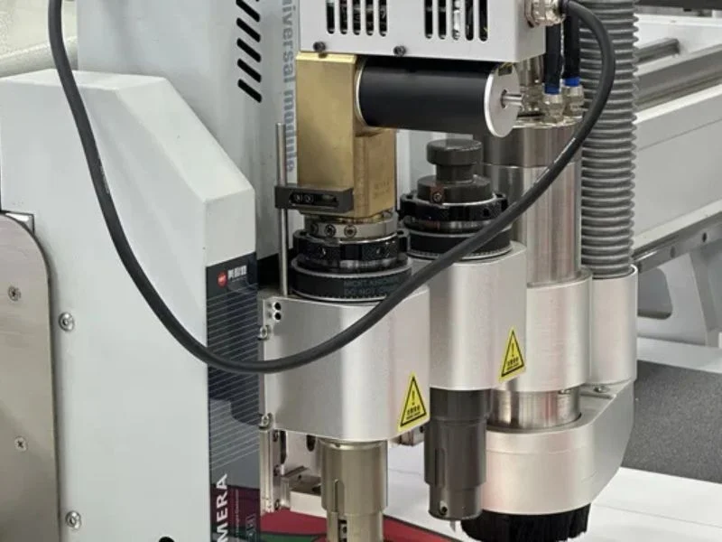 POT pneumatic head fitted on CNC cutter for dense rubber