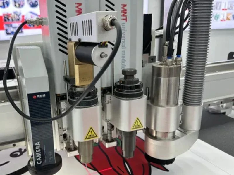 Range of oscillating and drag blades for different materials