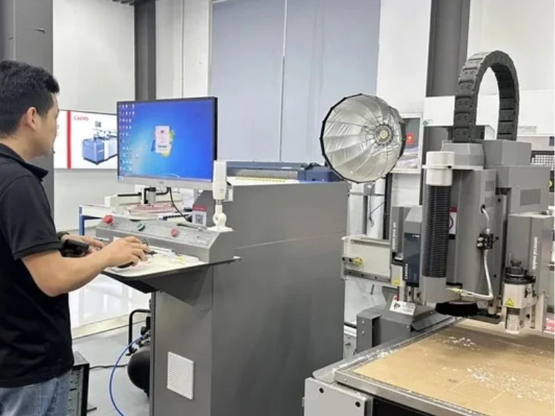 Camera reading a printed registration mark before cutting
